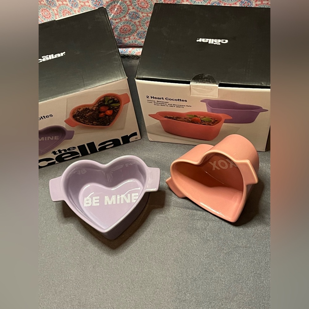 NWT The Cellar Macy’s 2 Stoneware Heart Cocottes - Picture 4 of 8